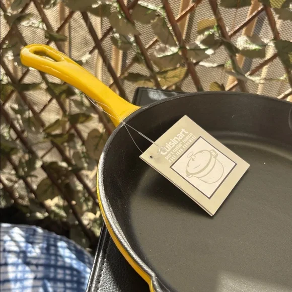 Cuisinart Chef’s Classic Enameled Cast Iron Cookware 10” Skillet in Lemon Yellow - Picture 4 of 7